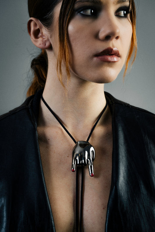 BLACK HANDHORNS NECKLACE